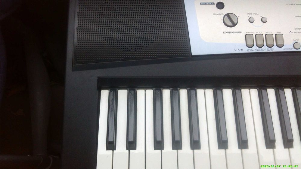 синтезатор Yamaha PSR-R200