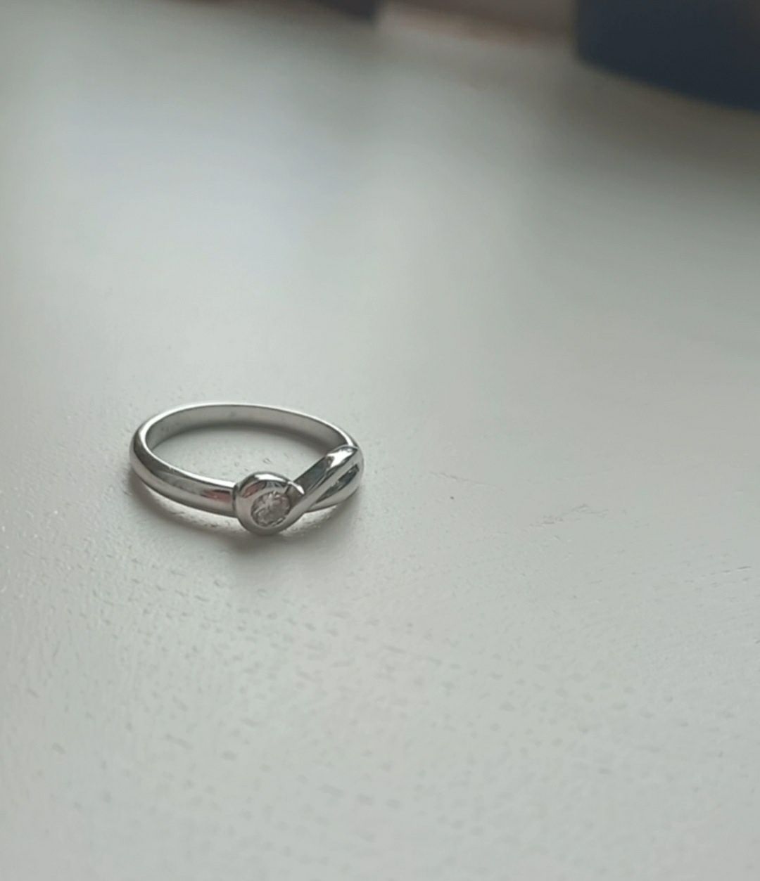Кольцо с бриллиантом 750 проба с Италии