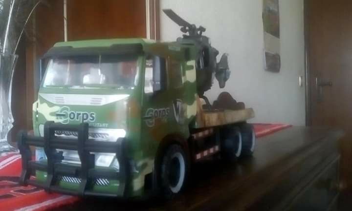 Vendo camião militar Volvo FH16 de três eixos