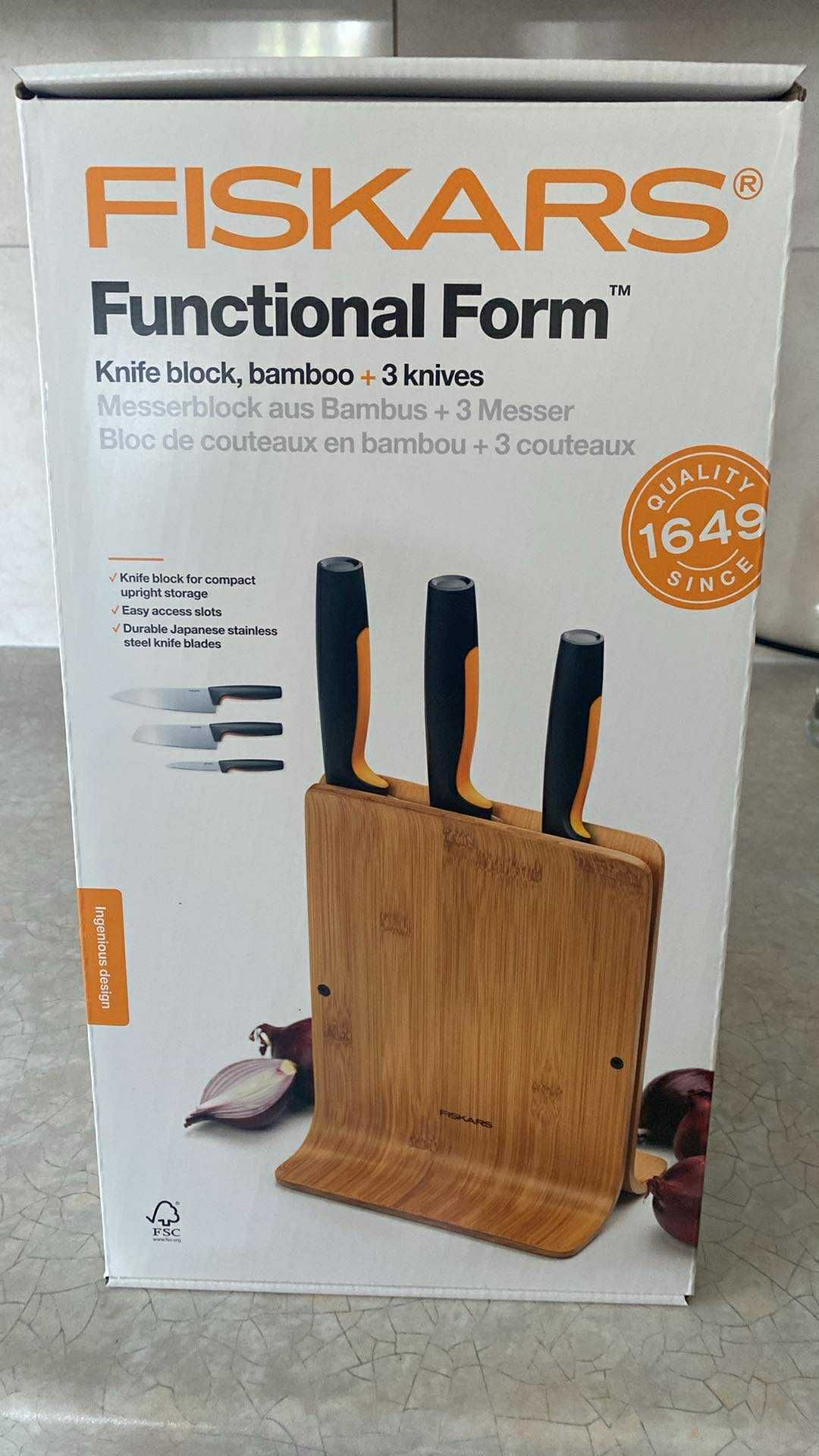 Noże w bambusowym bloku Fiskars® Functional Form™