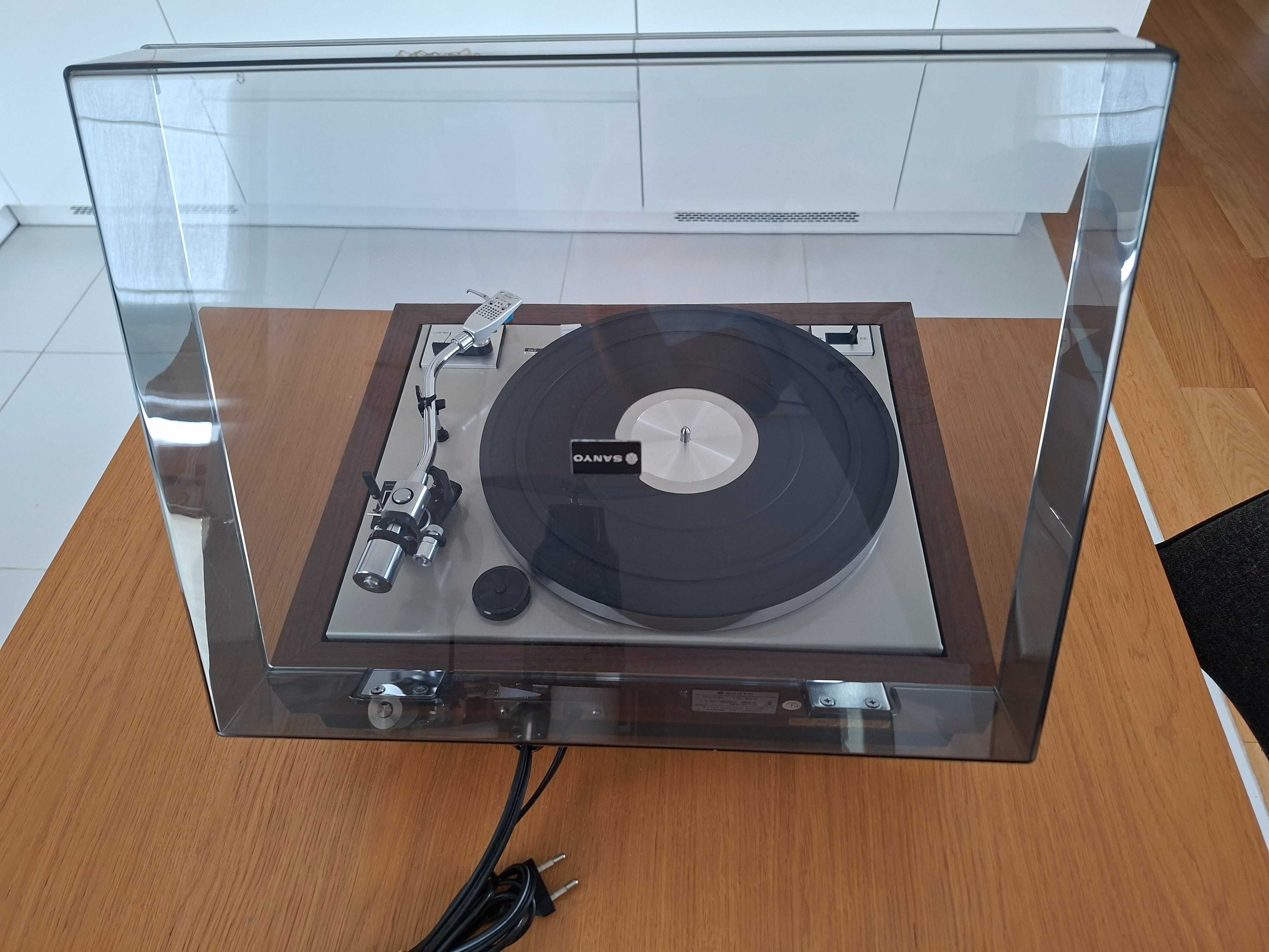 Gramofon Sanyo TP-625