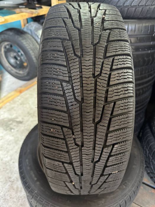 205 60 R16 Nokian зима 8мм.