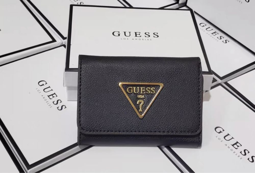 Гаманці бренду Guess