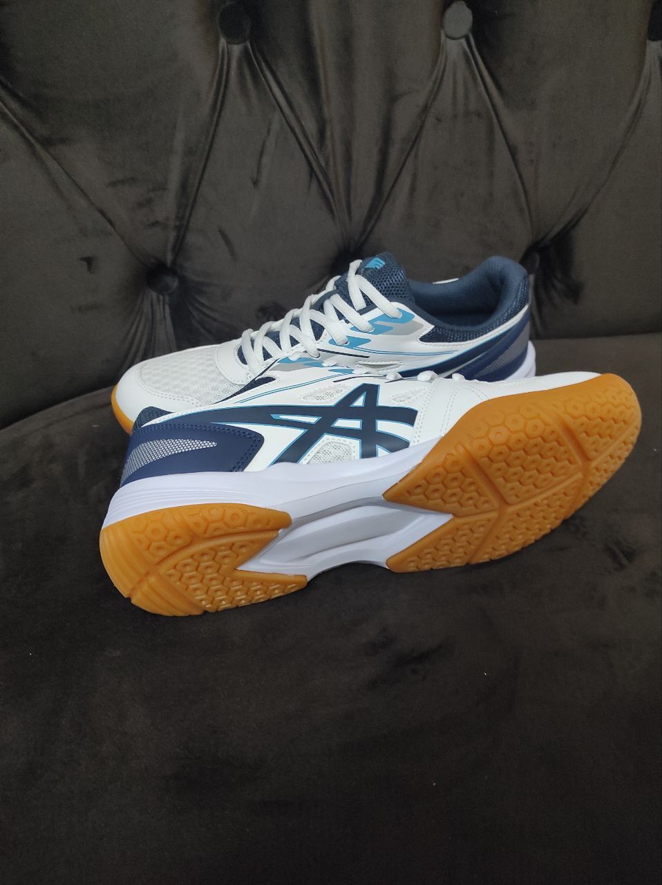 Волейбольні кросівки . ASICS. Нові . 40- 45  розмір .