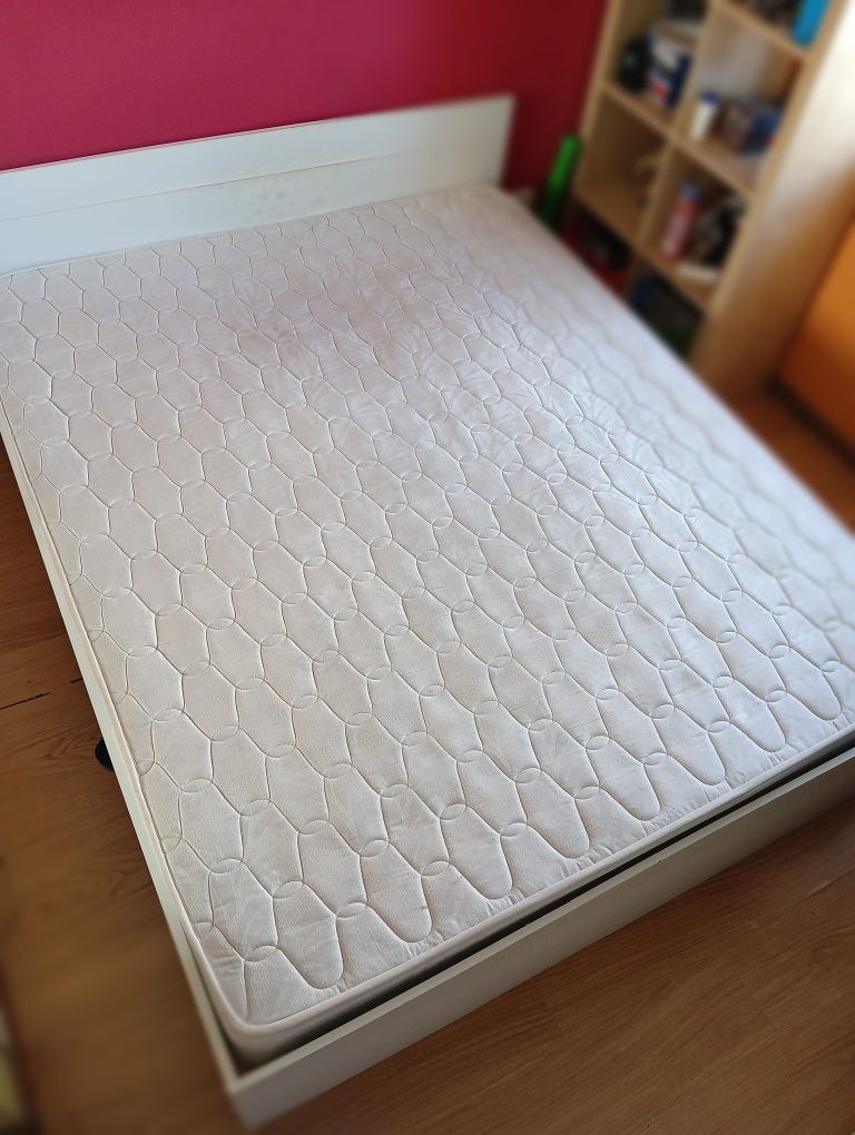 Cama de casal com 2 gavetas ( estrado e colchão)