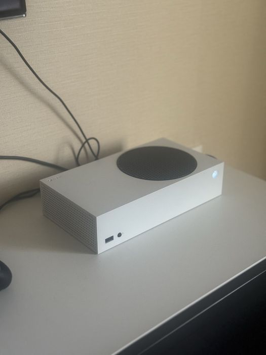 Продам Xbox Series S