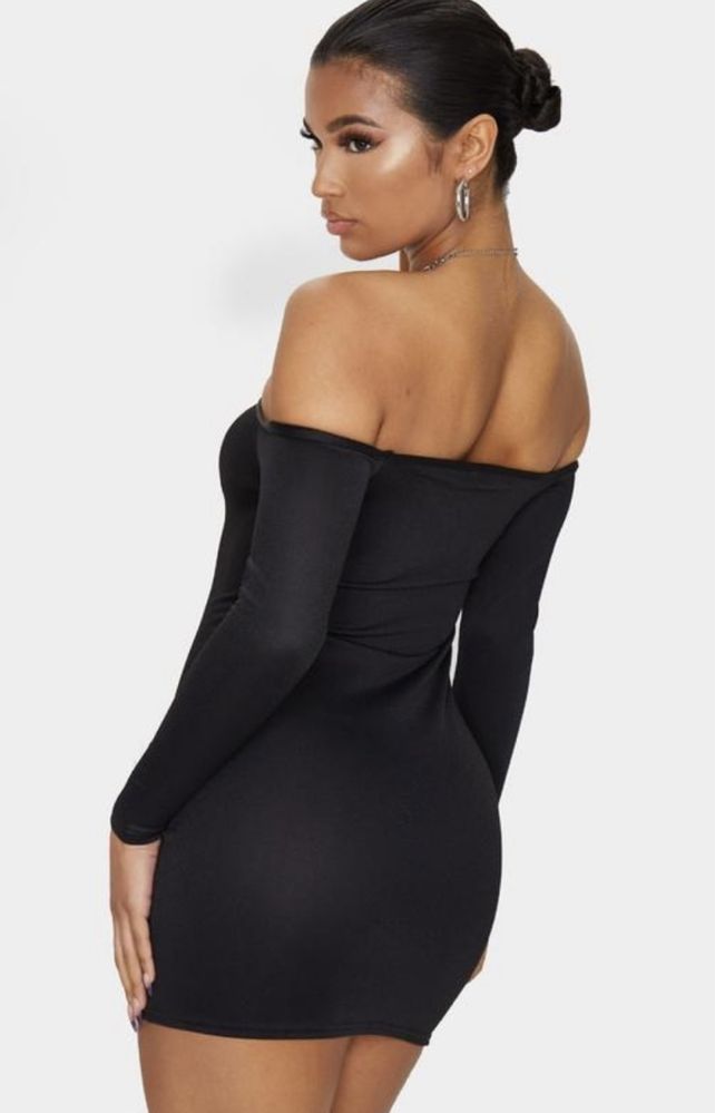 Черное платье по фигуре на плечи от PLT