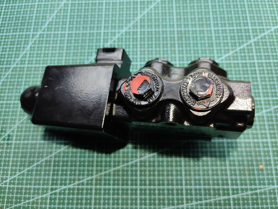 Elektrozawór Walvoil DFE10 trzecia sekcja, TUR4, TUR6, TUR6A URSUS