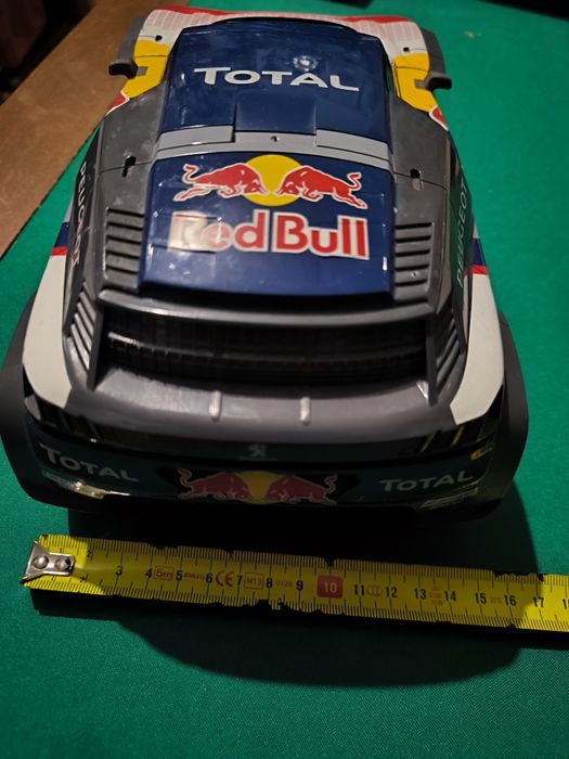 Carro Peugeot total e red bull
