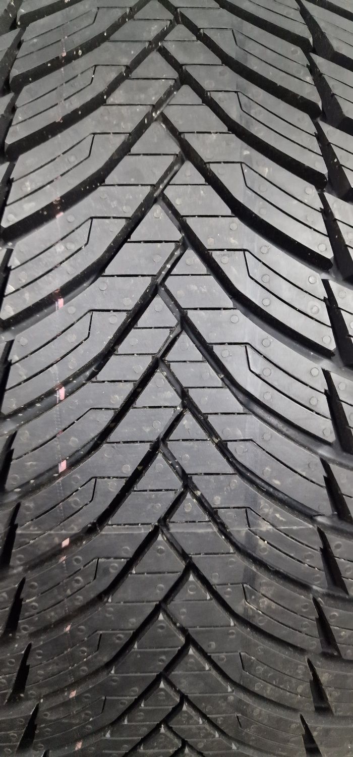 E23 4x 225/45R17 Ceat 4seasonDrive+ 94V XL Wielosezonowe demo