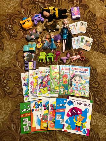 Набір іграшок для дівчинки+книги