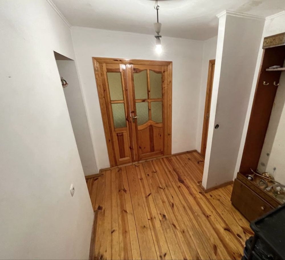 3-х кімнатна квартира в селищі Зарічне, Рівненська обл. 57 м. кв.
