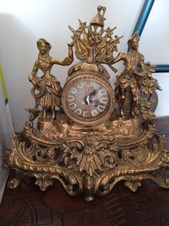 Relógio antigo em cobre