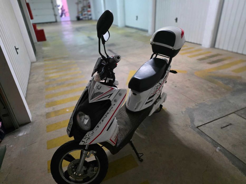 Moto a bateria como nova