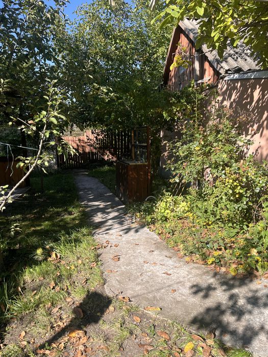 Будинок  з ділянкою