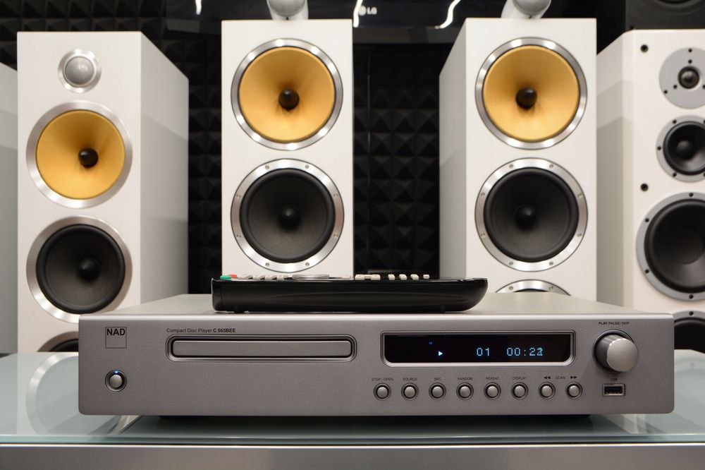 Zadbany odtwarzacz CD NAD C 565BEE z USB + pilot