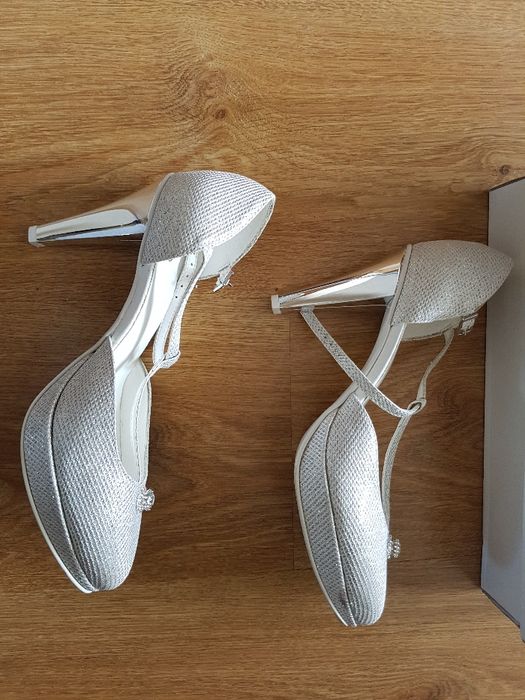 Śliczne buty ślubne