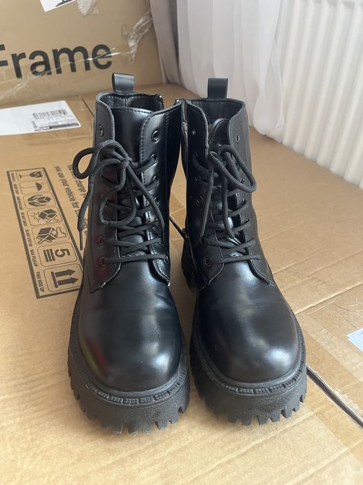 Женские зимние ботинки