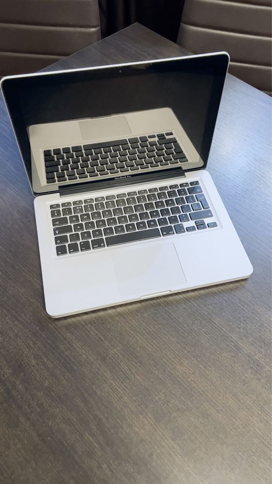 Macbook Pro 16/240 GB. Stan bardzo dobry