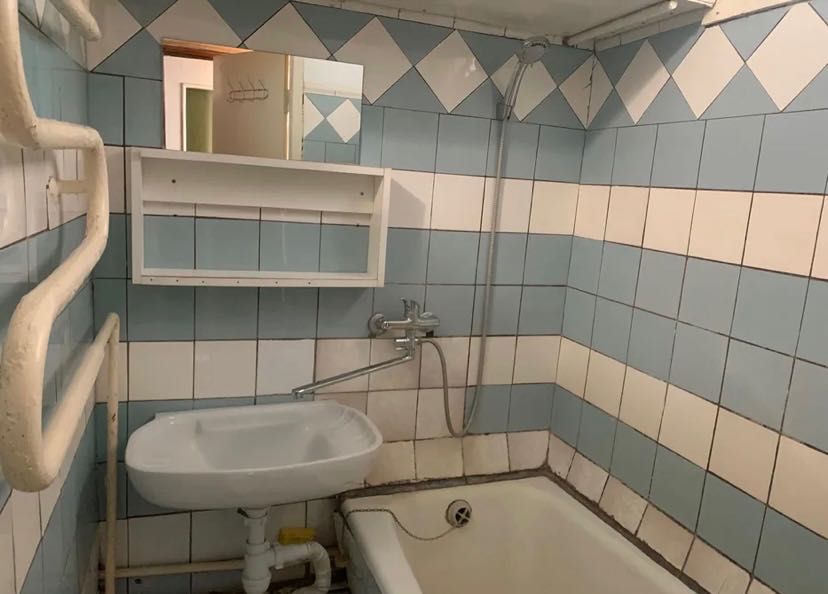 Продам двокімнатну квартиру центр Вишневого