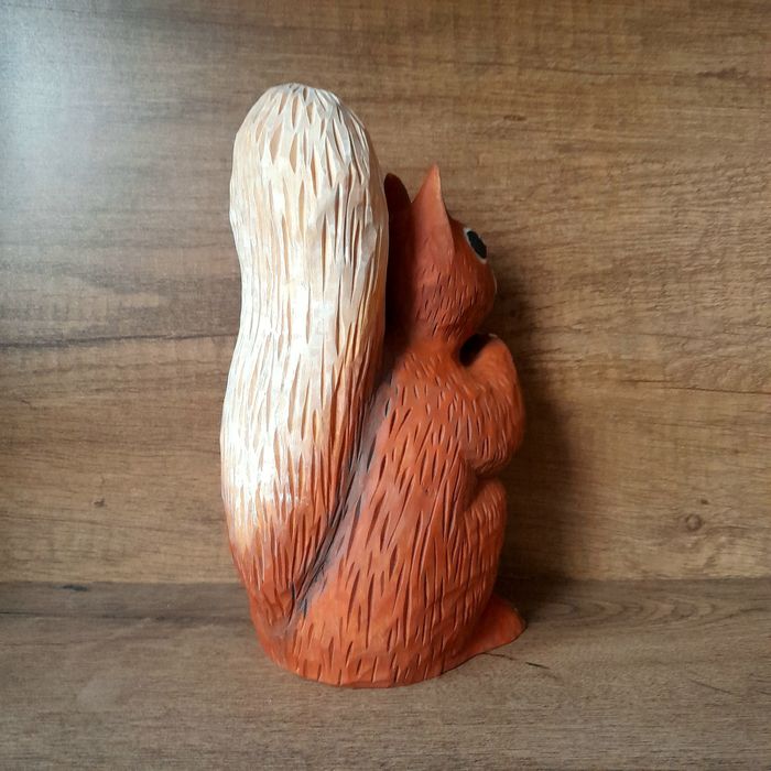 Rzeźba wiewiórki z drewna | Drewniana słodka figurka | Rękodzieło