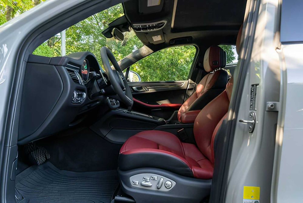Porsche Macan      2023