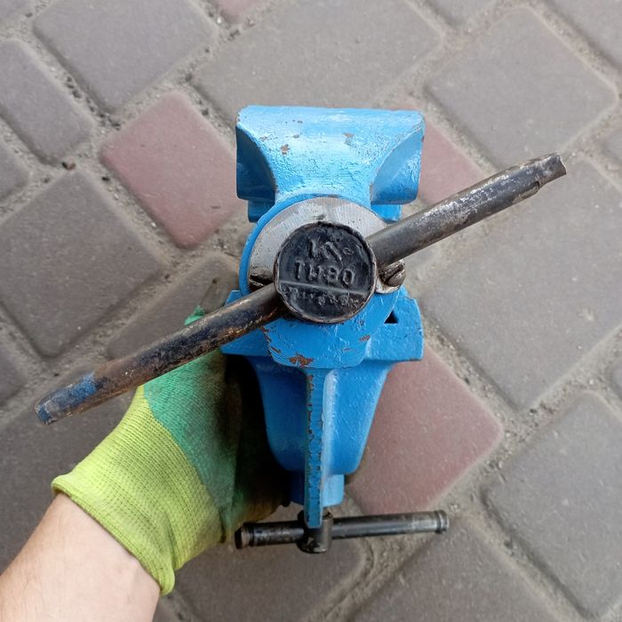 Тиски слесарные 80 мм. Тиски слесарные СССР