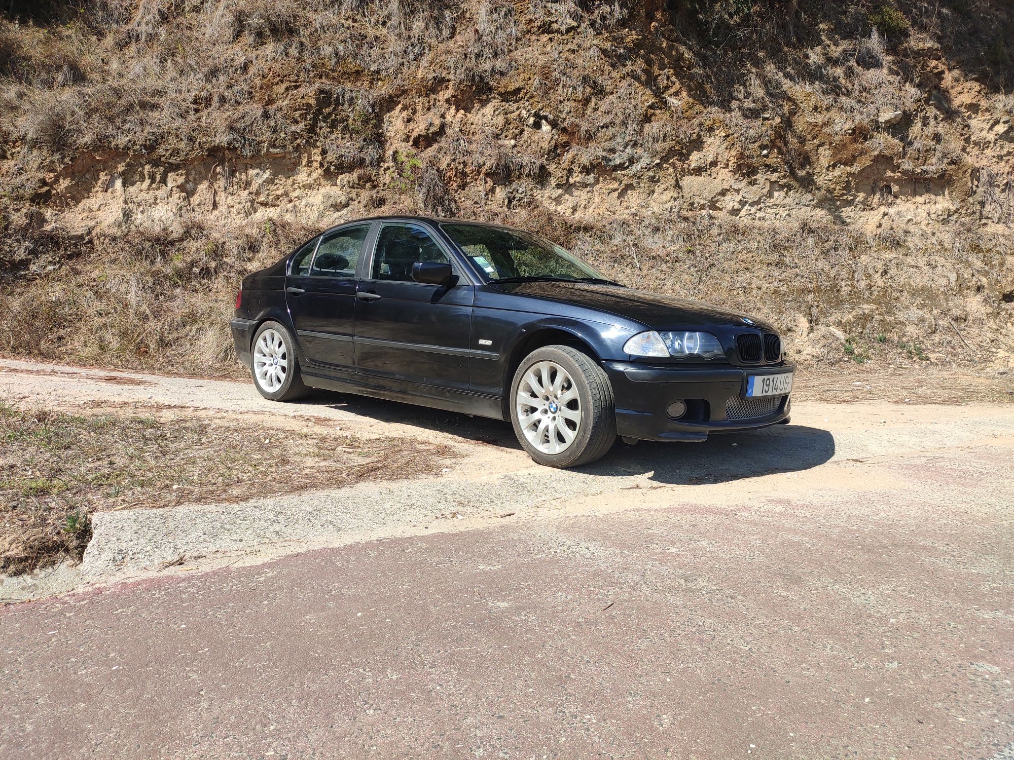 Jantes 17 5x120 com pneus estavam num montadas num BMW e46