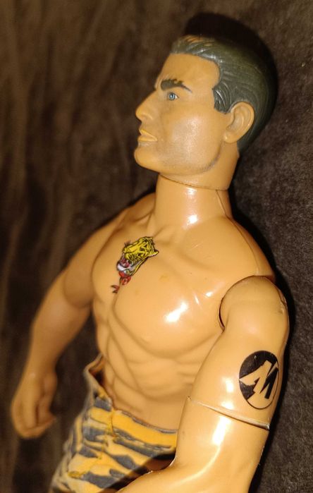 Super figurka Action Man, wysokości 30 cm, firmy Hasbro.