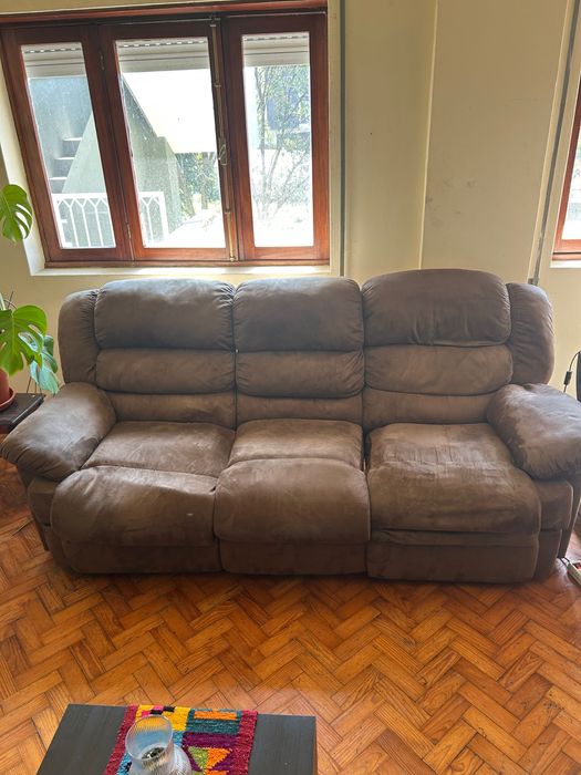 Sofá 3 lugares em bom estado