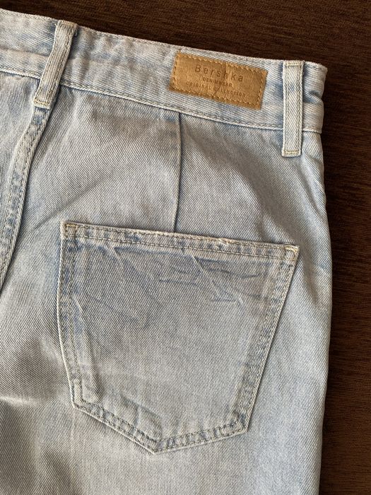 Жіночі джинси з розрізами Bershka