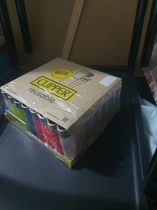 Caixa de isqueiros clliper - selada