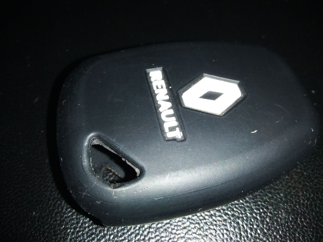 Силиконовый чехол на ключ Renault.