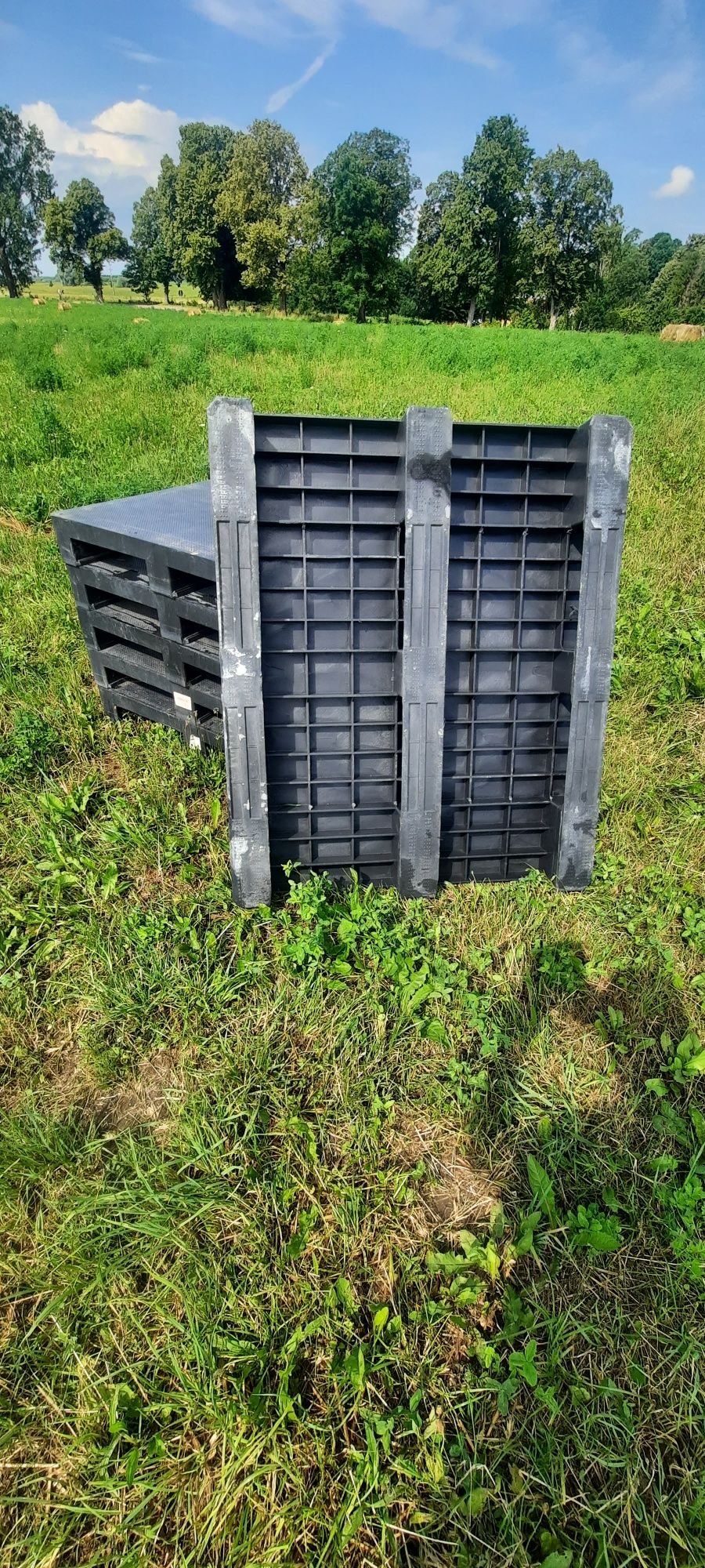 Palety plastikowe 120x100 pod zbiornik mauser 1000l mauzer