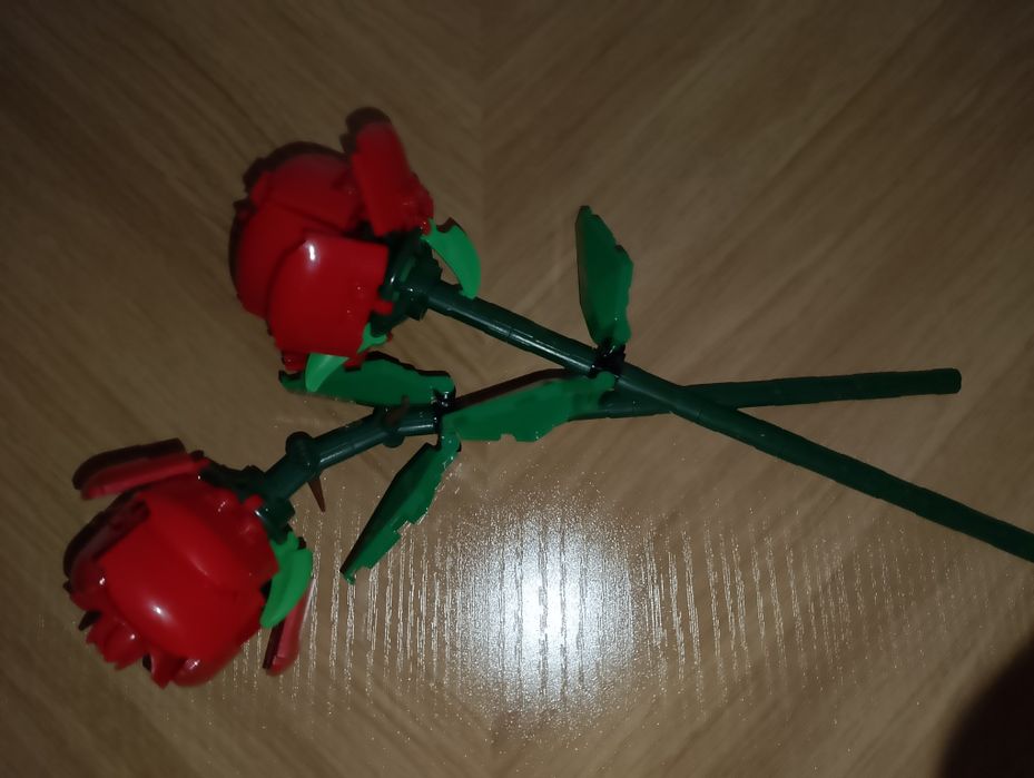 Róże z klocków LEGO