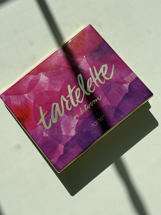Палетка tarte in bloom