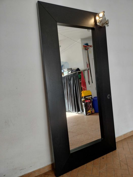 Espelho e mesa de espera