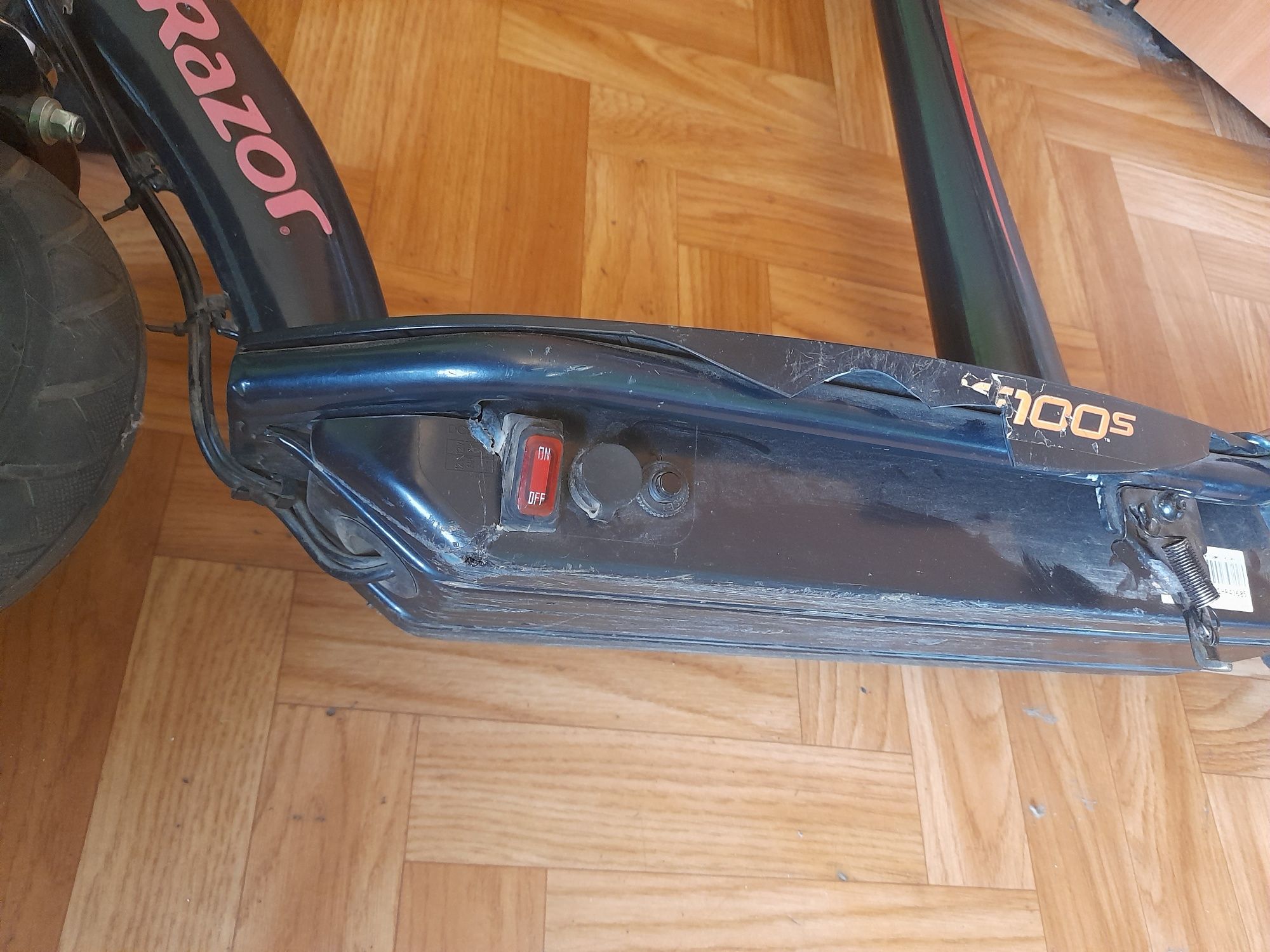 Hulajnoga elektryczna Razor E100S