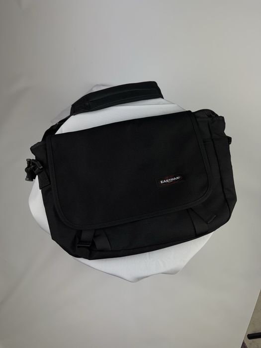 Сумка через плече EastPak Delegate 008 20L(Чорний,
