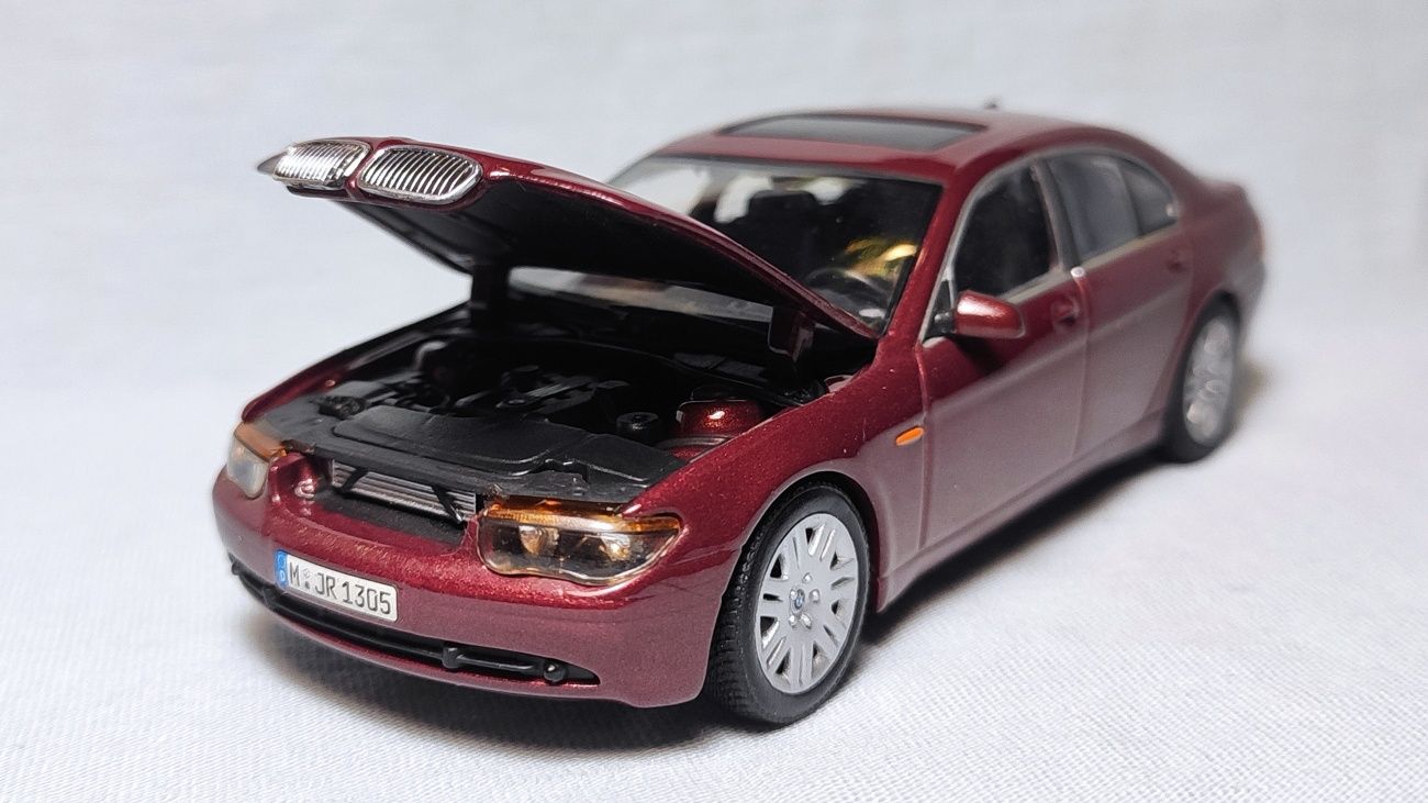 Модель 1/43 BMW 7er e65 (Minichamps)