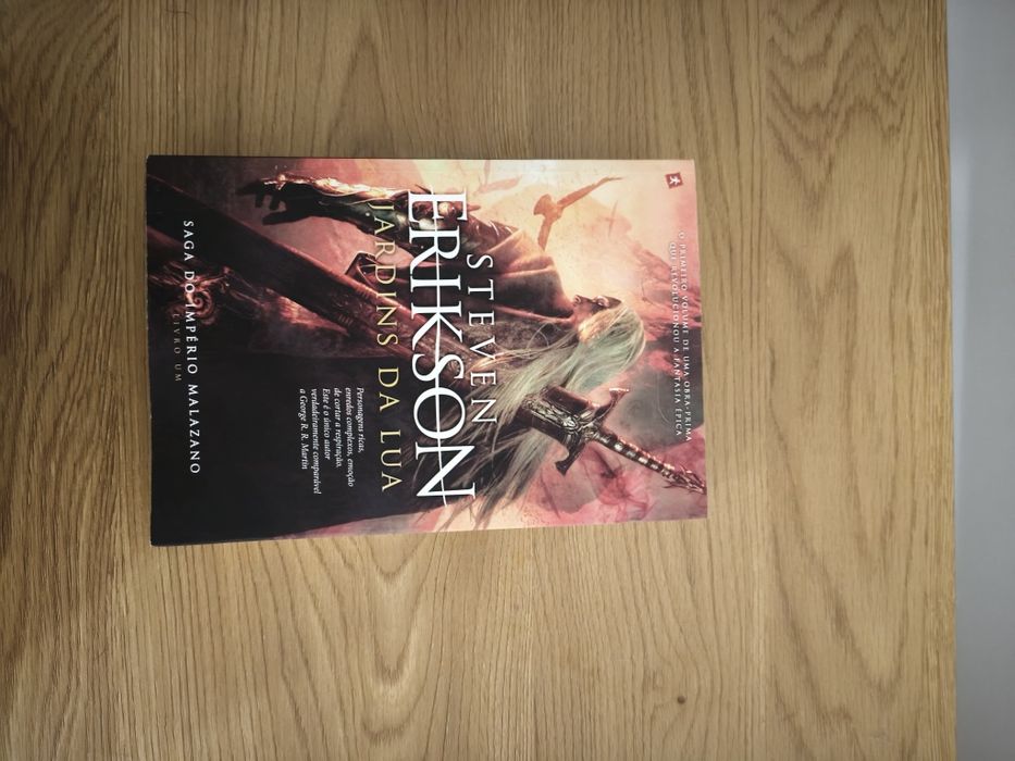 Livro Jardins da Lua-Steven  Erikson