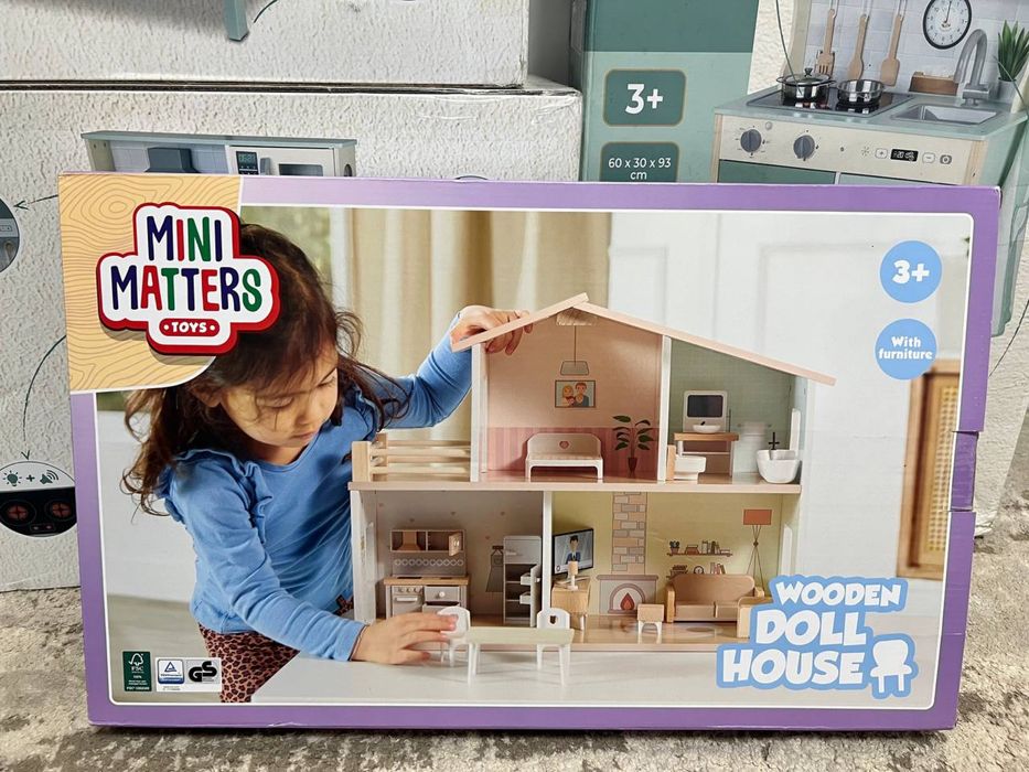 Стильний дерев’яний будиночок для ляльок