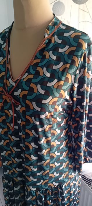 Sukienka przed kolano S/M.