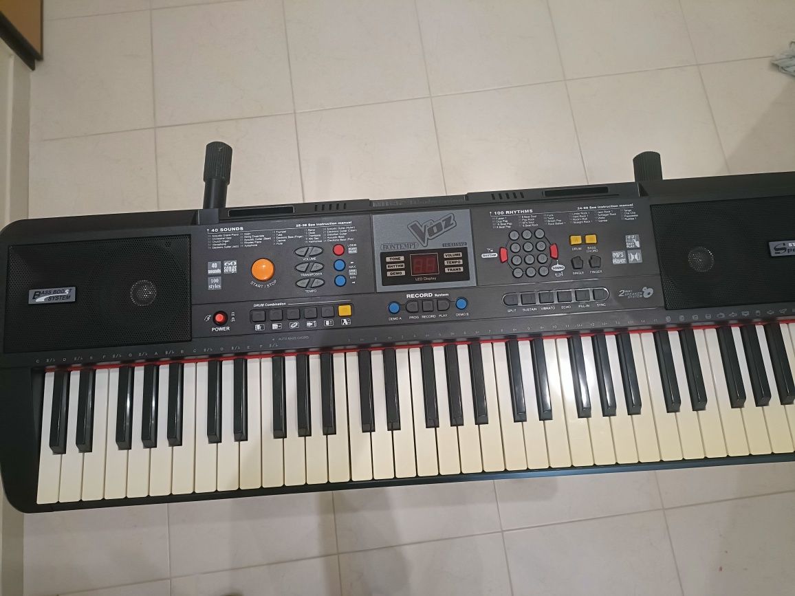 Teclado, piano em ótimo estado