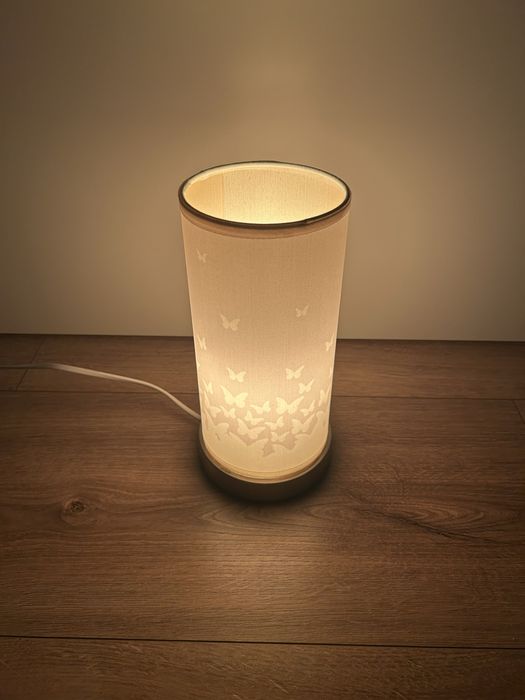 Lampka w motyle włączana na dotyk