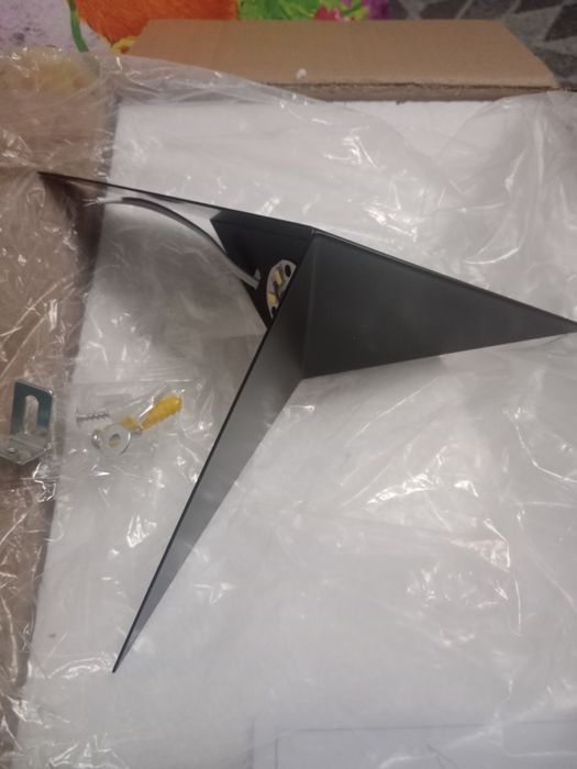 Czarna lampa na ściane