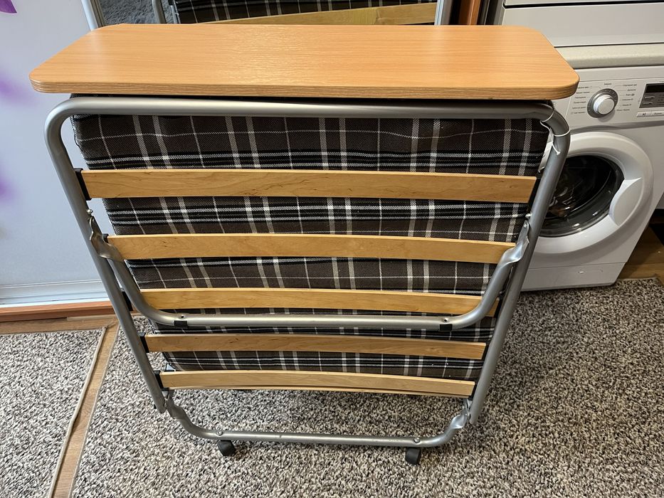 Розкладушка з ламелями та металевим каркасом