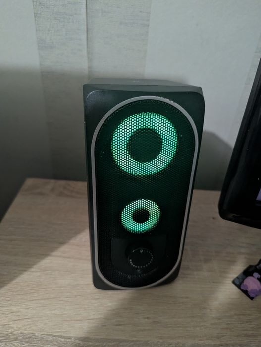 Комп'ютер, монітор, колонки, клавіатура безпровідна