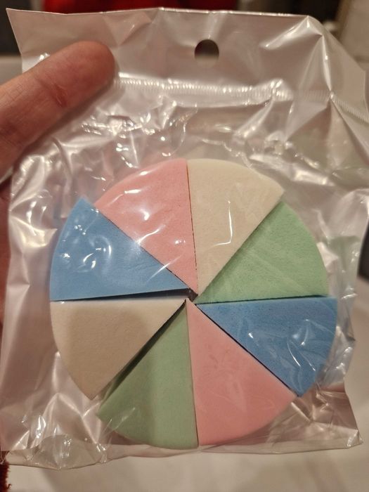 Zestaw nowych gąbeczek do makijażu do podkładu