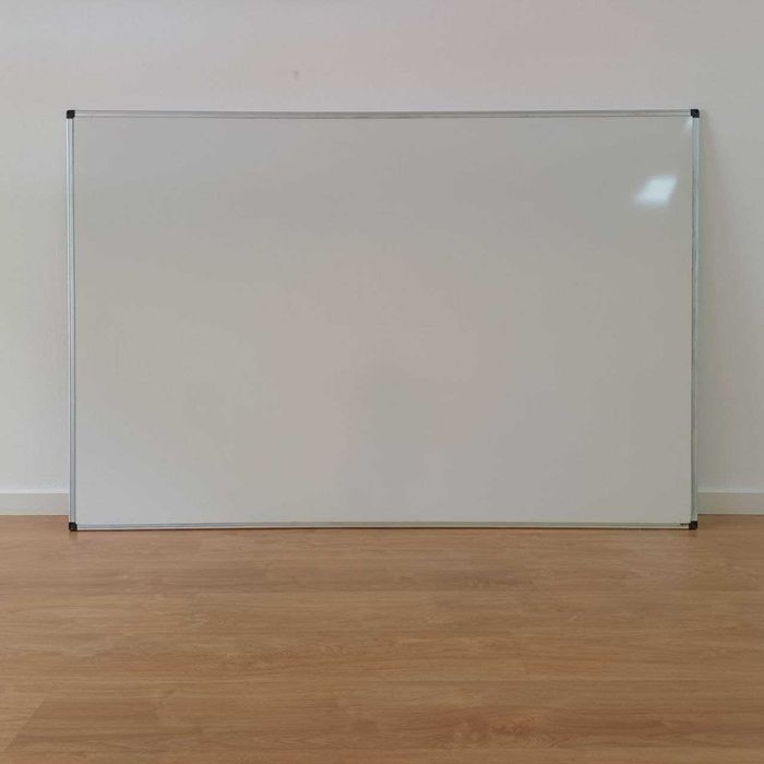 Quadro branco grande, de sala de aula, em óptimas condições